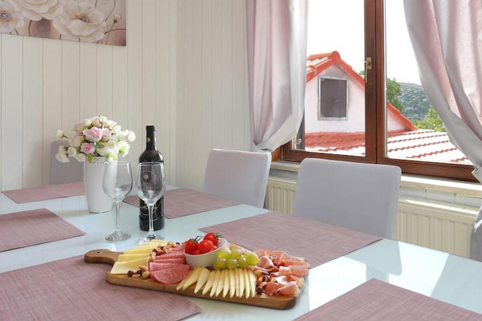 Holiday Home Mons Aureus Gornje Sitno エクステリア 写真