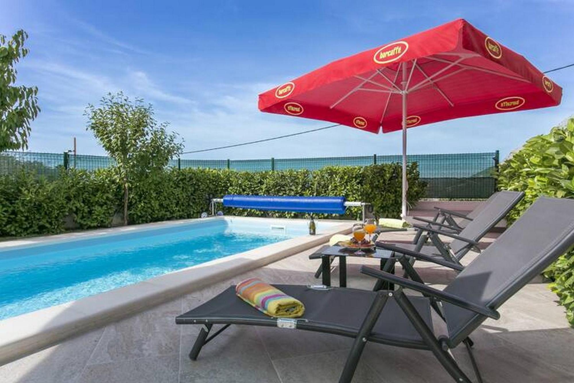 Holiday Home Mons Aureus Gornje Sitno エクステリア 写真