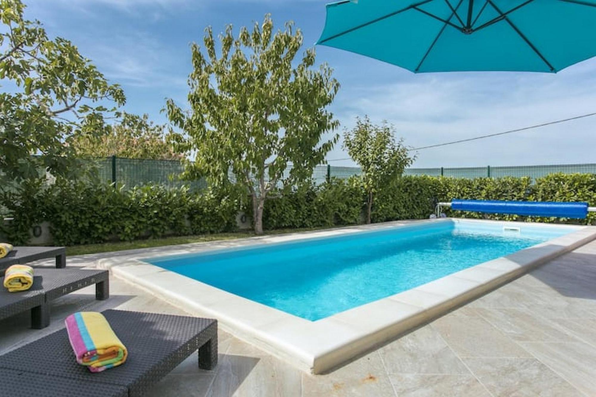 Holiday Home Mons Aureus Gornje Sitno エクステリア 写真